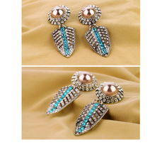 欧美时尚新风尚 女人饰界引领复古珍珠与镶钻羽毛耳钉热潮